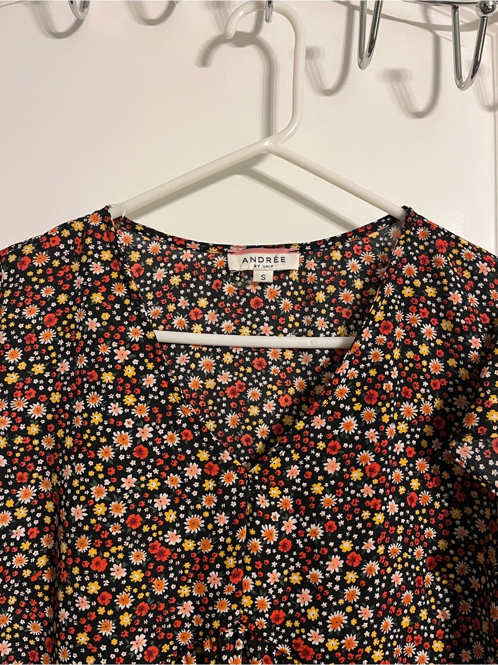 ANDREE BY UNIT Black Floral Ruffle Sleeve Casual Top - Picture 2 of 8